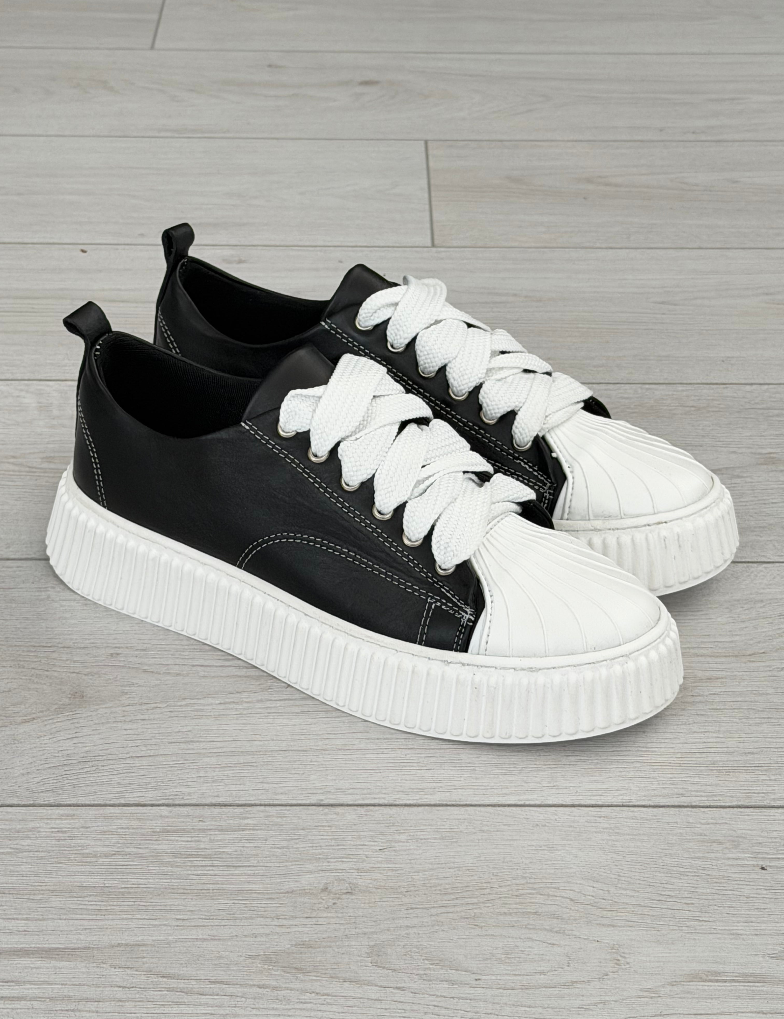 UNDERGROUND SNEAKERS