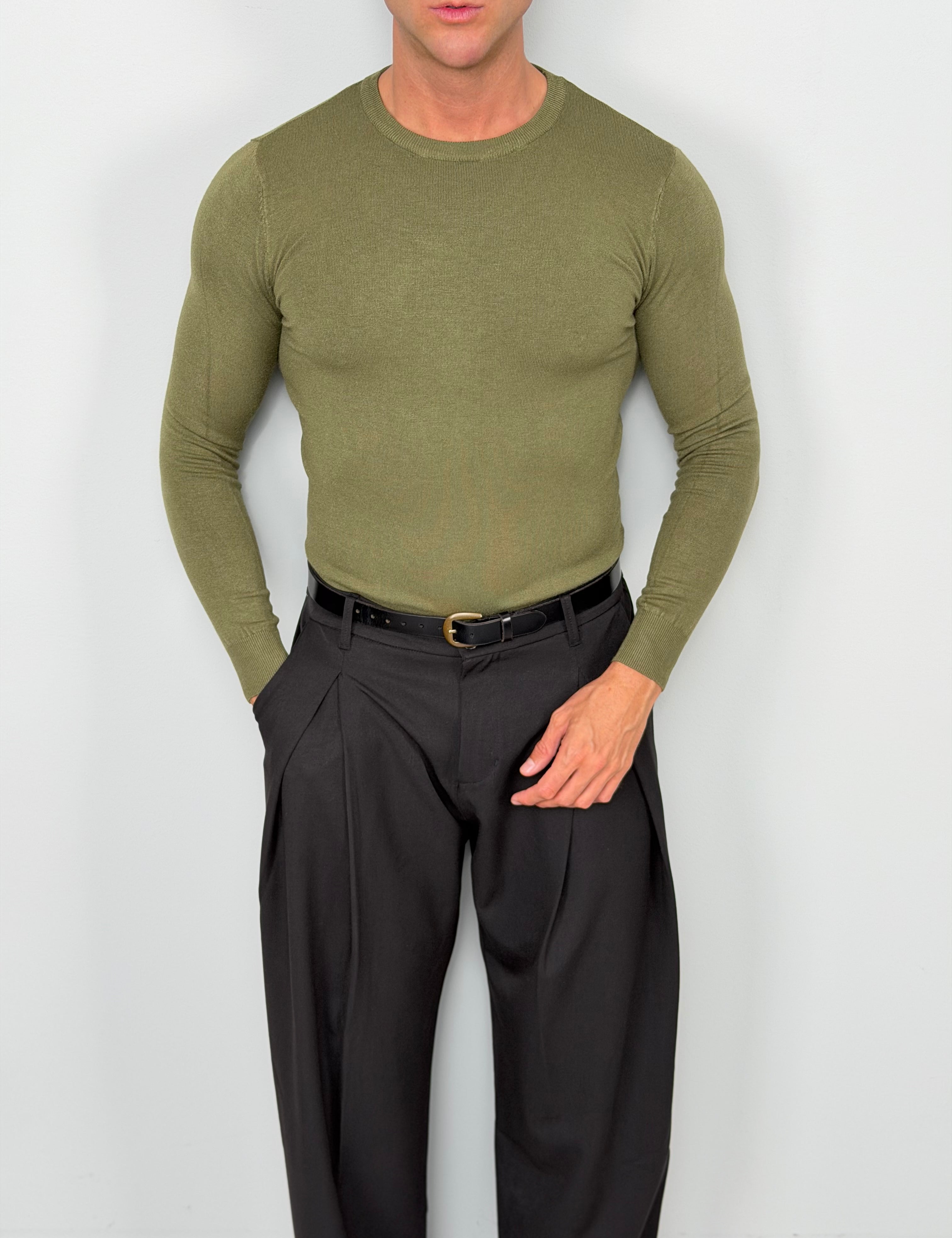 CLASSIC CREW-NECK SWEATER