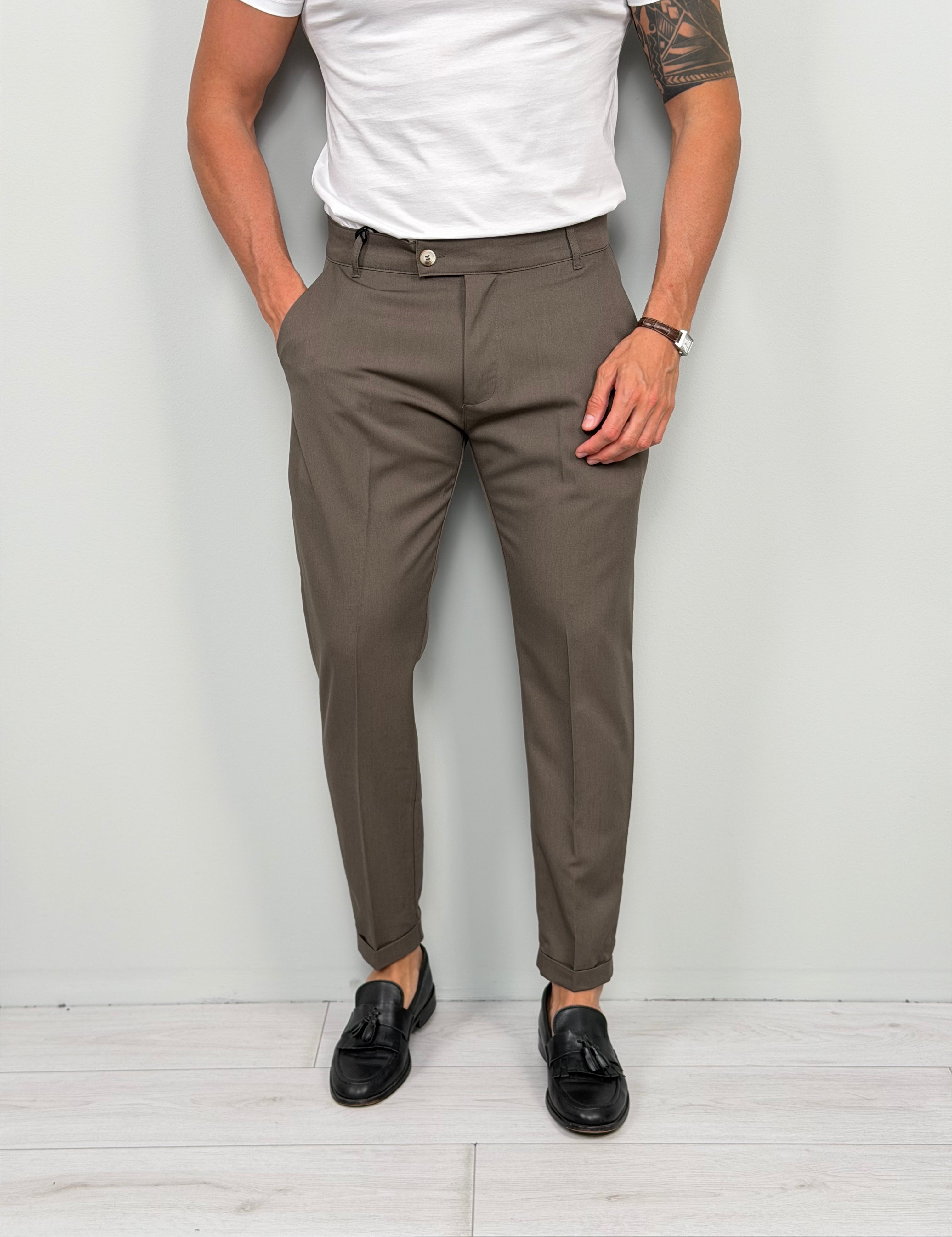 Pantalón modelo capri con vuelta