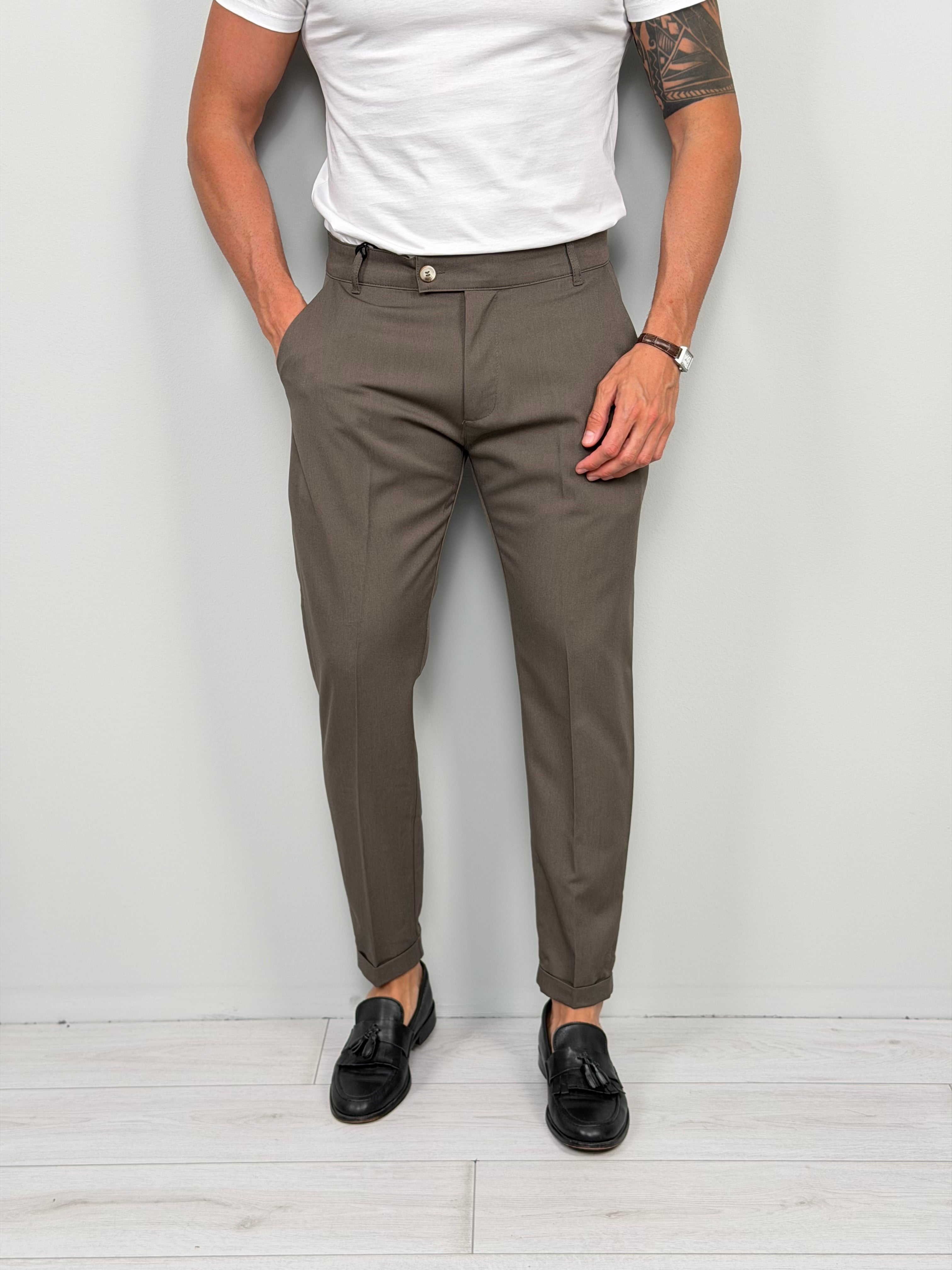 Pantalón modelo capri con vuelta