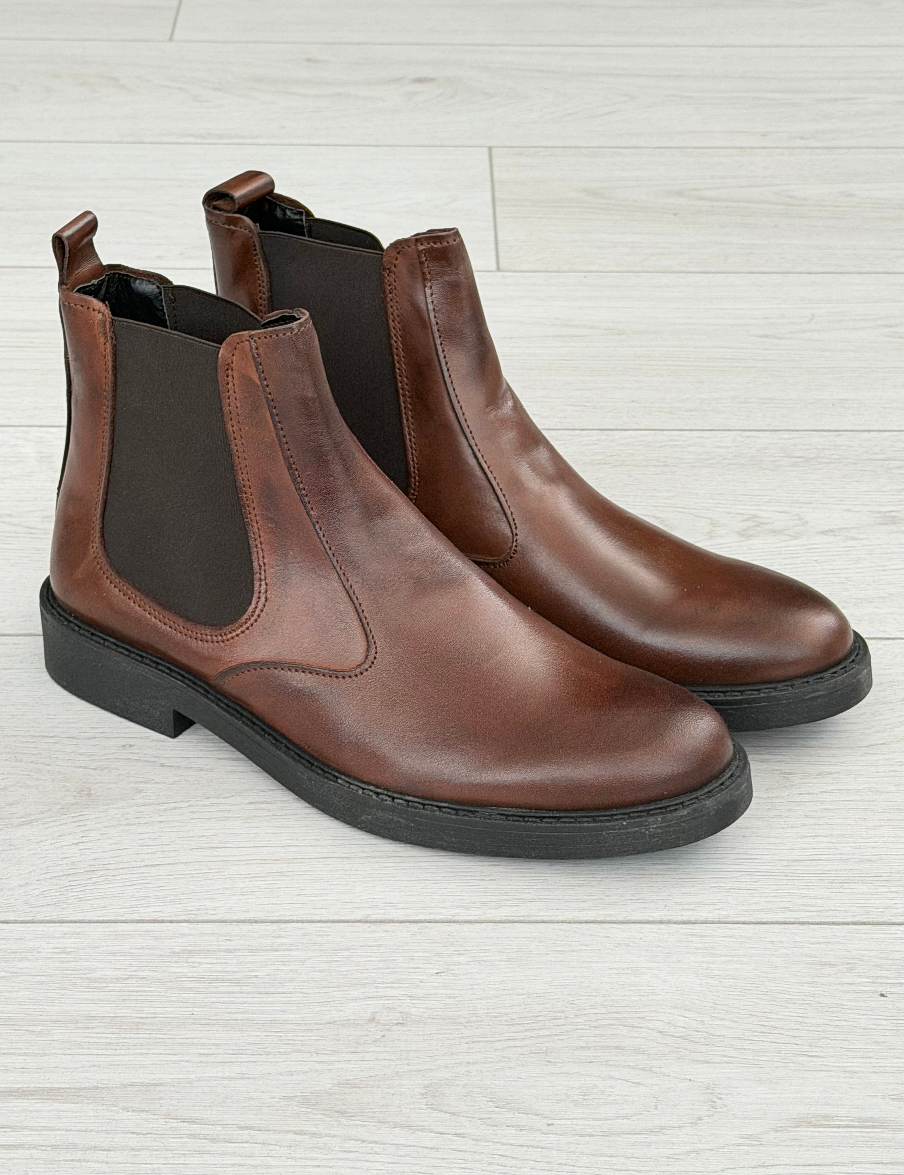 CHELSEA ANKLE BOOTS