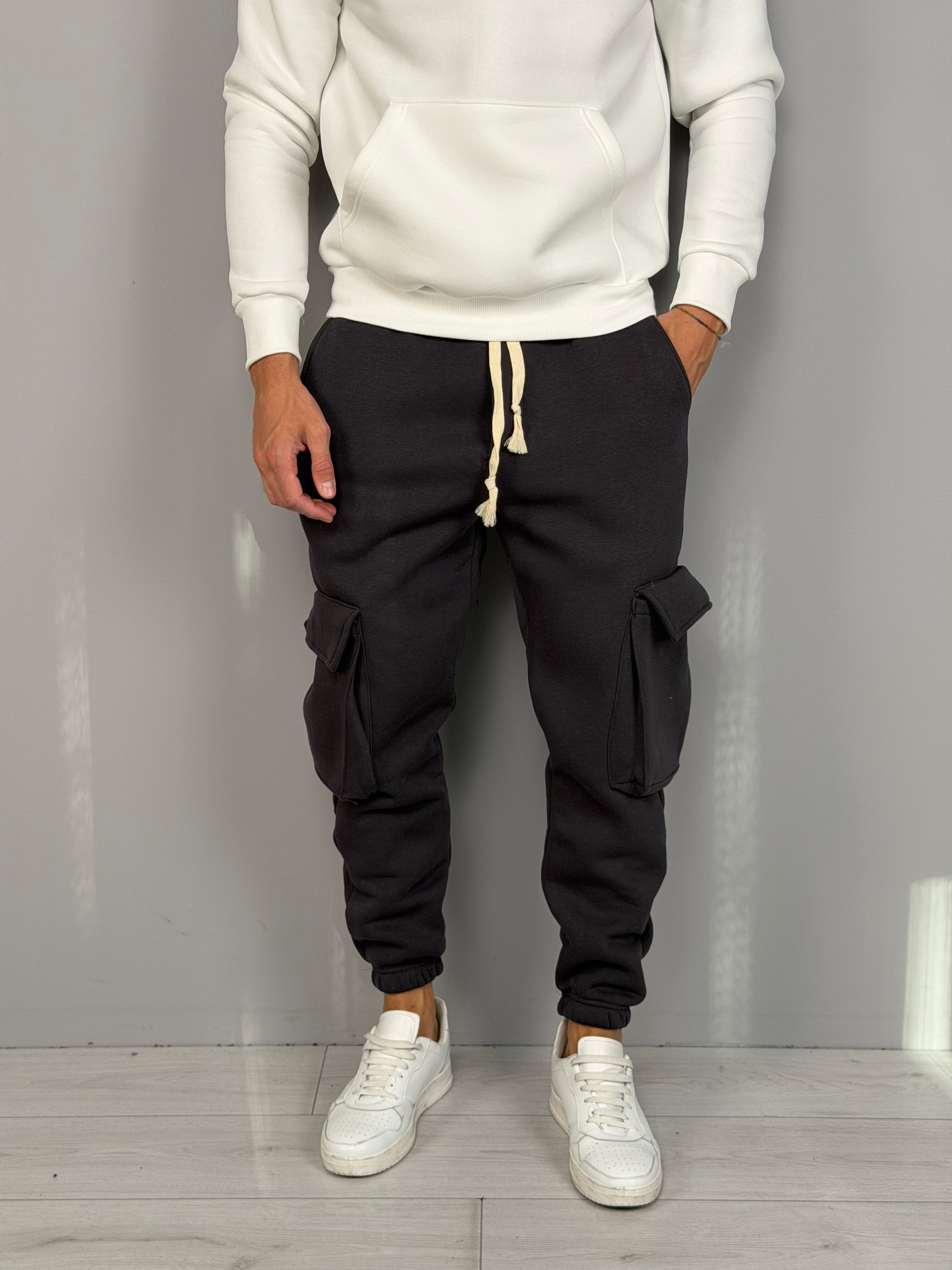 PANTALÓN DE CHÁNDAL CON BOLSILLO GRANDE