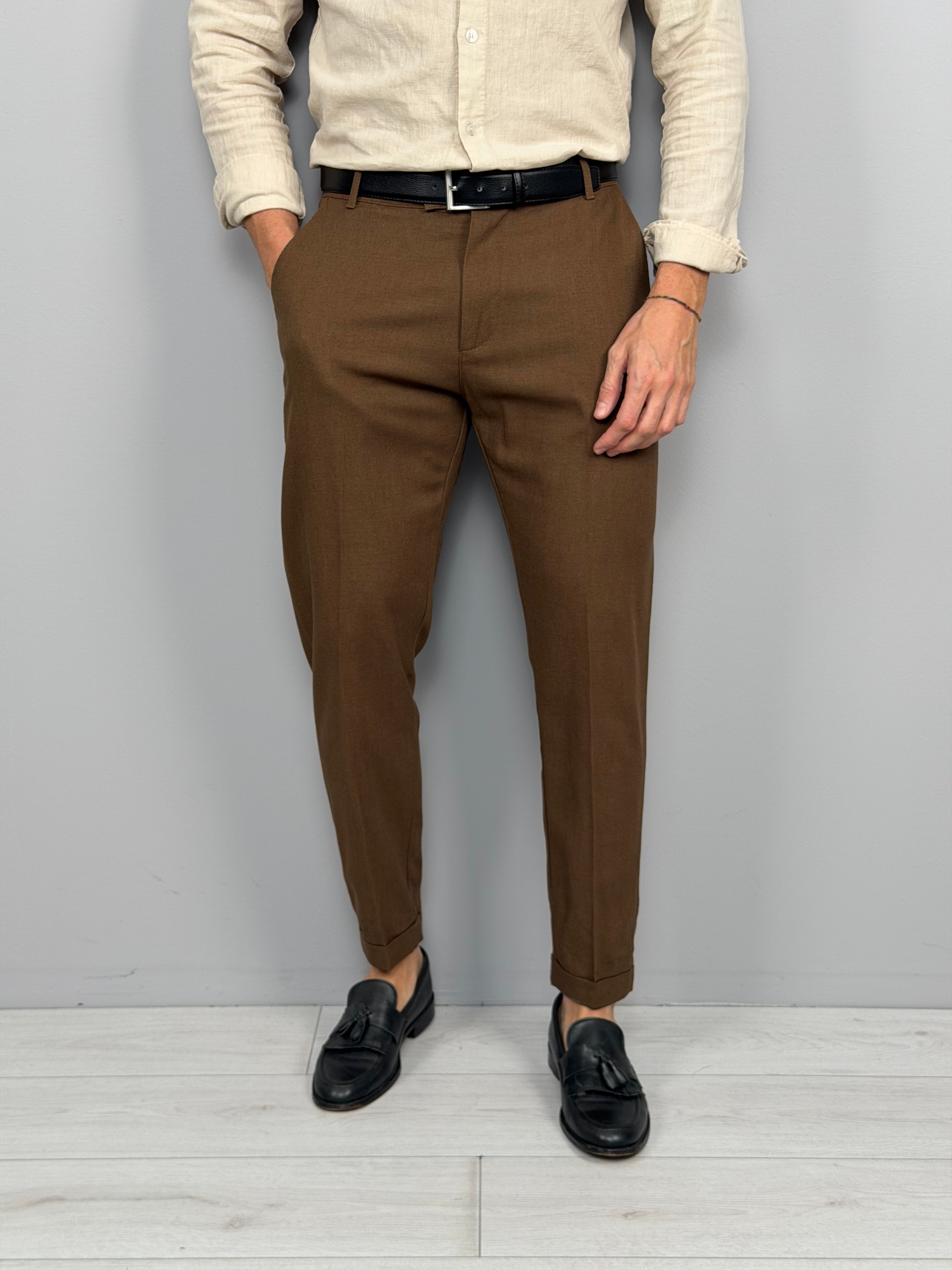 Pantalón de lino modelo Capri con vuelta