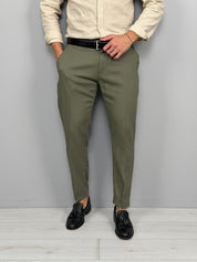 Pantalón de lino modelo Capri con vuelta