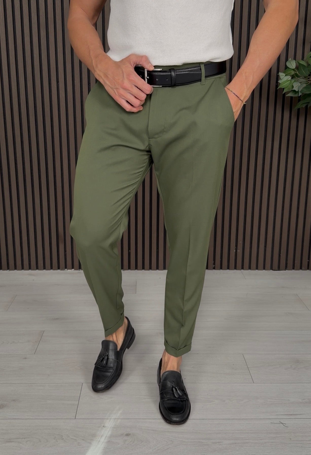 PANTALÓN MOD CAPRI CON BOTONES - BOLSILLOS TRASEROS