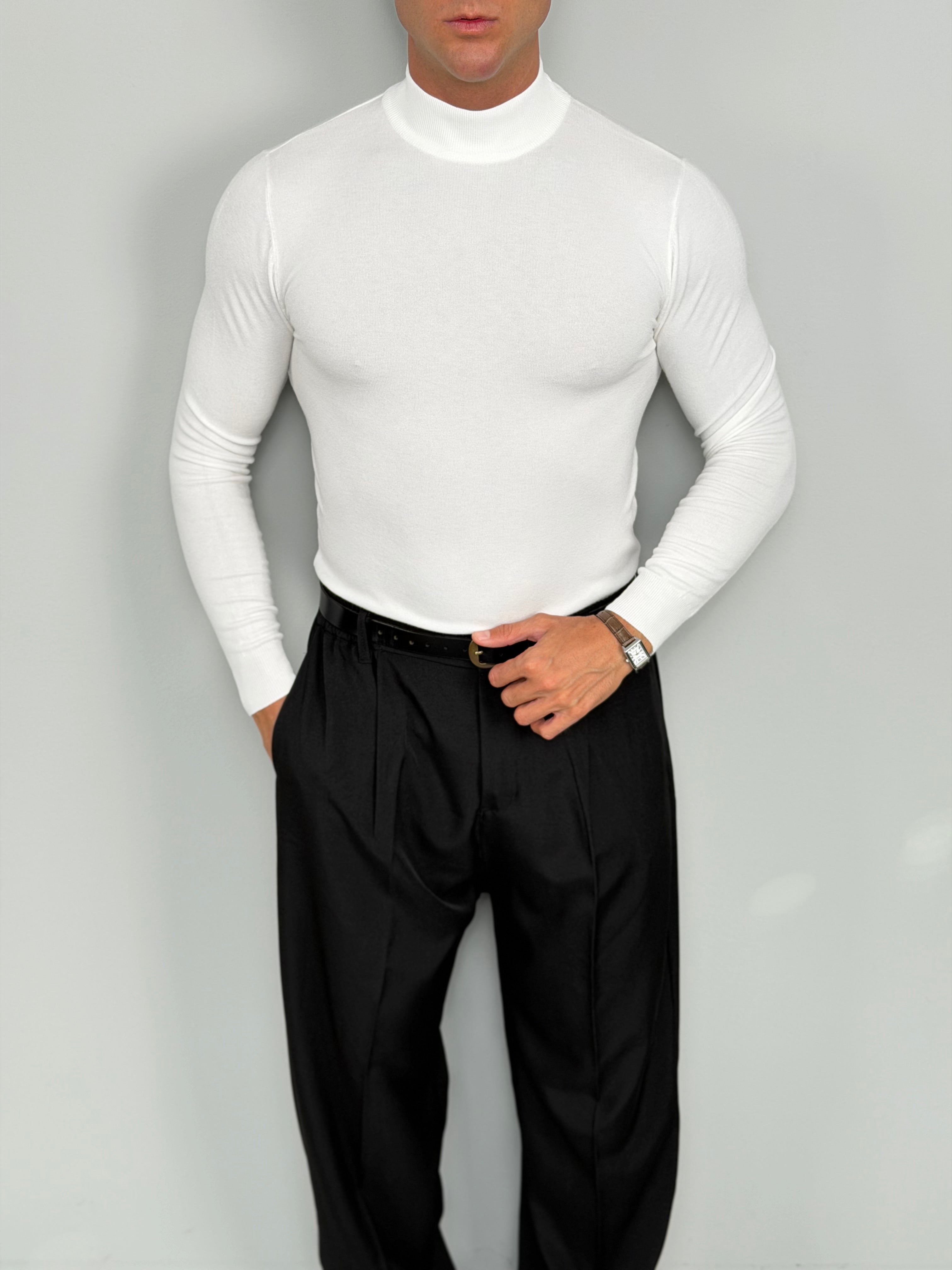 TURTLE NECK SWEATER