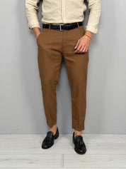 Pantalón de lino modelo Capri con vuelta