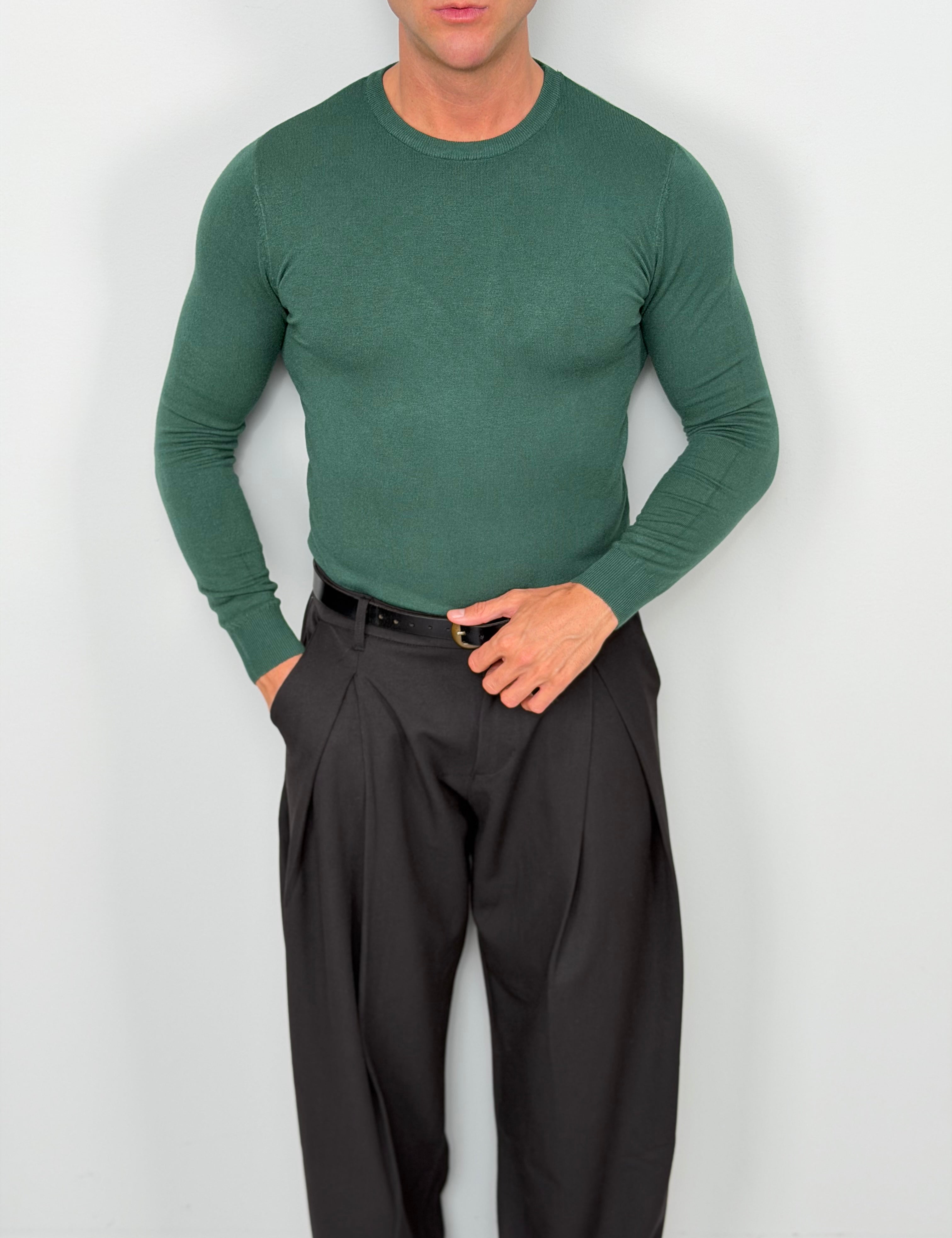 CLASSIC CREW-NECK SWEATER