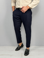 Pantalón de lino modelo Capri con vuelta