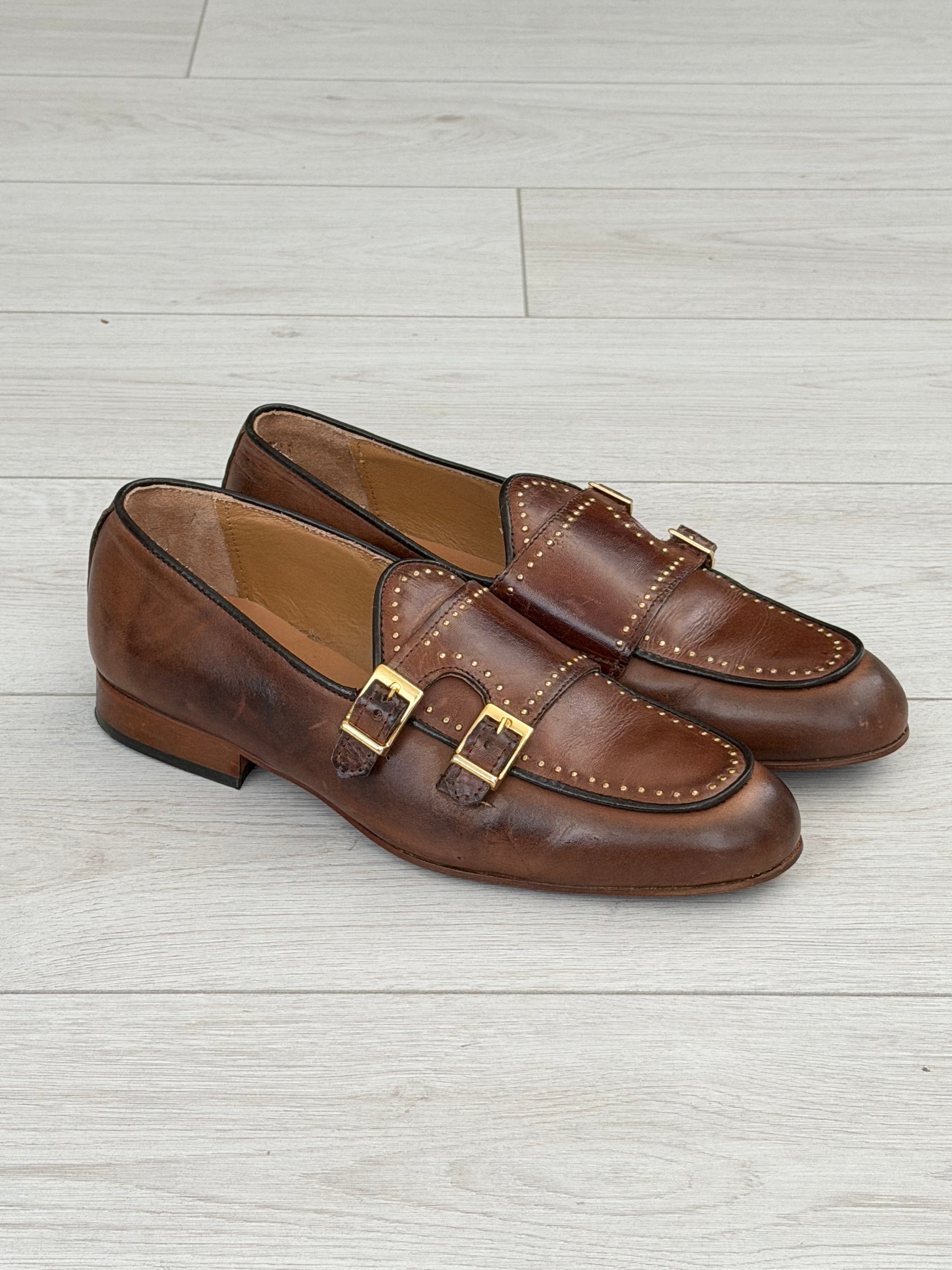 STUDDED LEATHER LOAFER