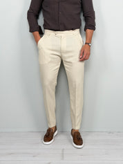 Pantalón de lino modelo Capri con vuelta