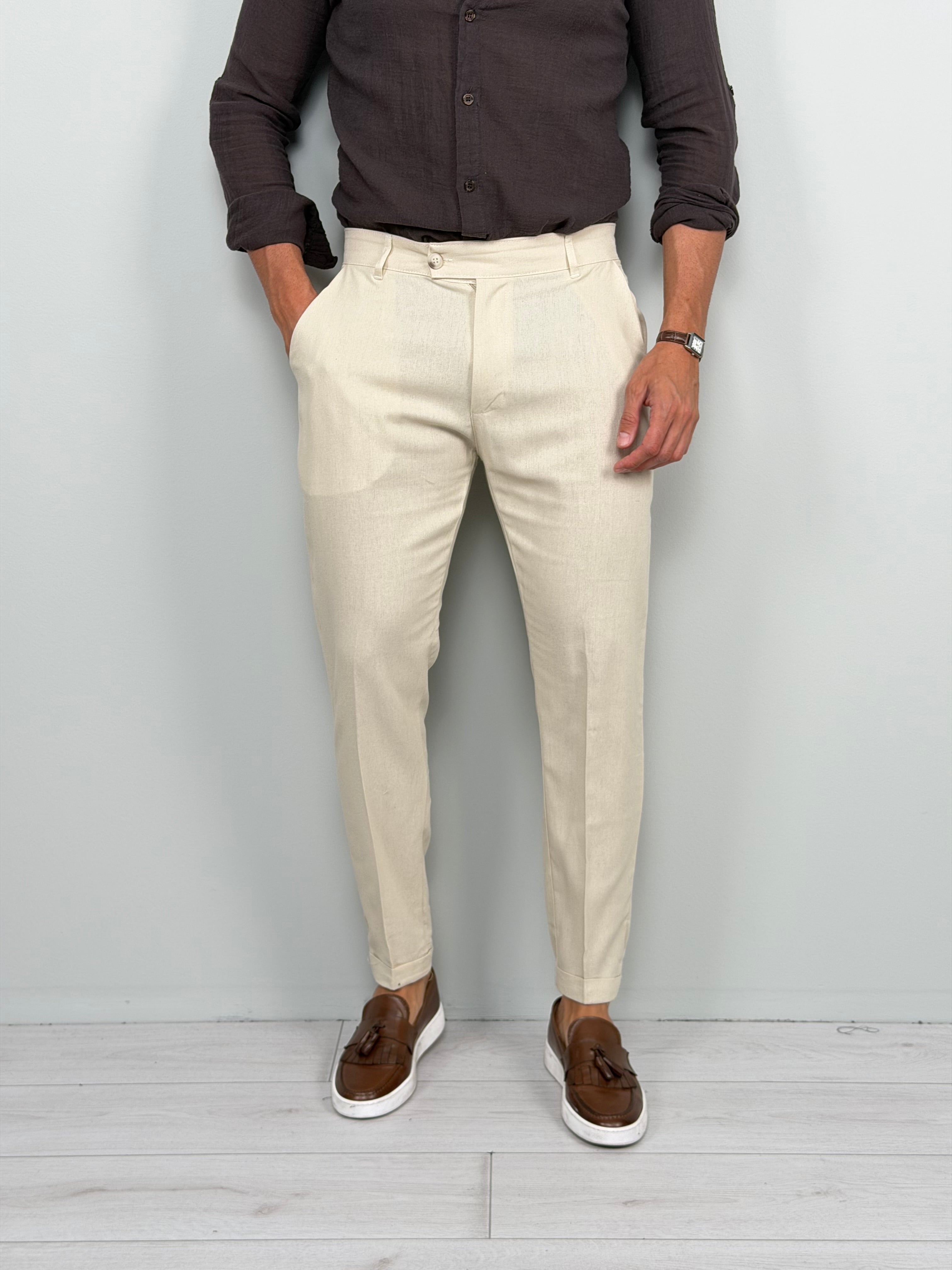 Pantalón de lino modelo Capri con vuelta