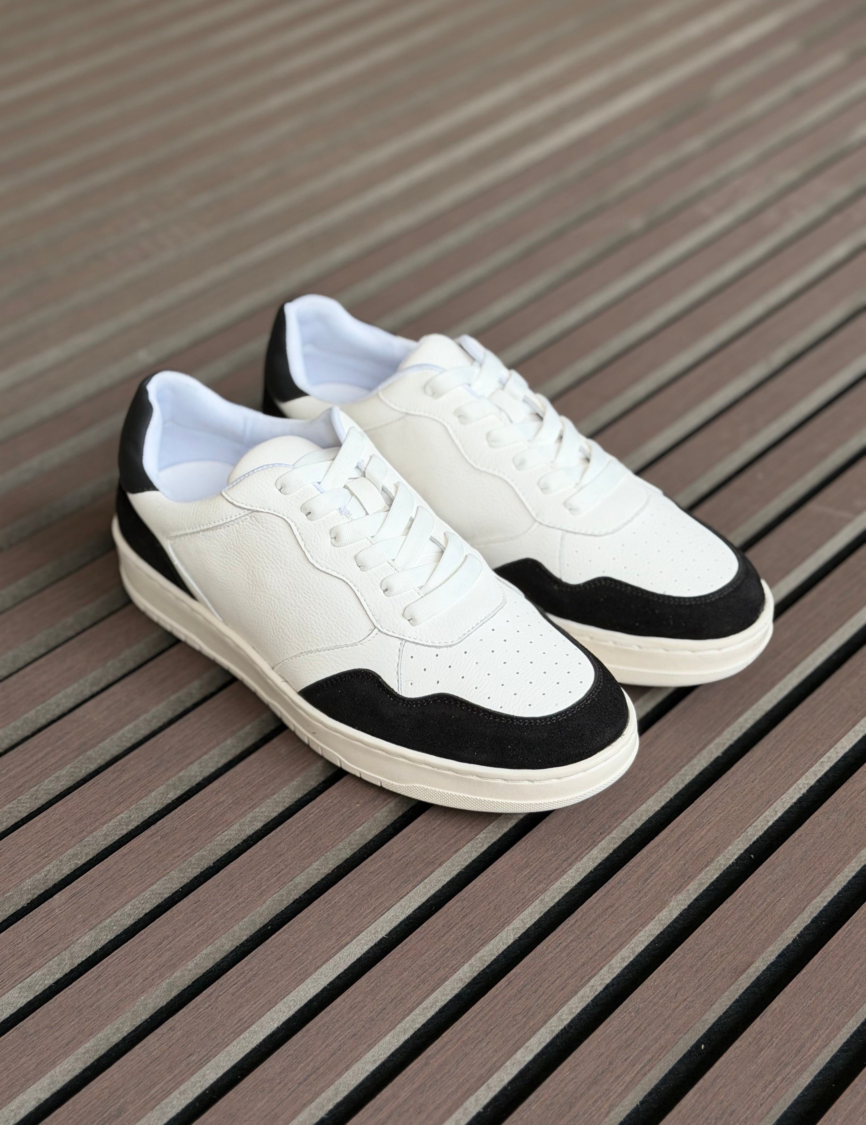 Low-top running shoes