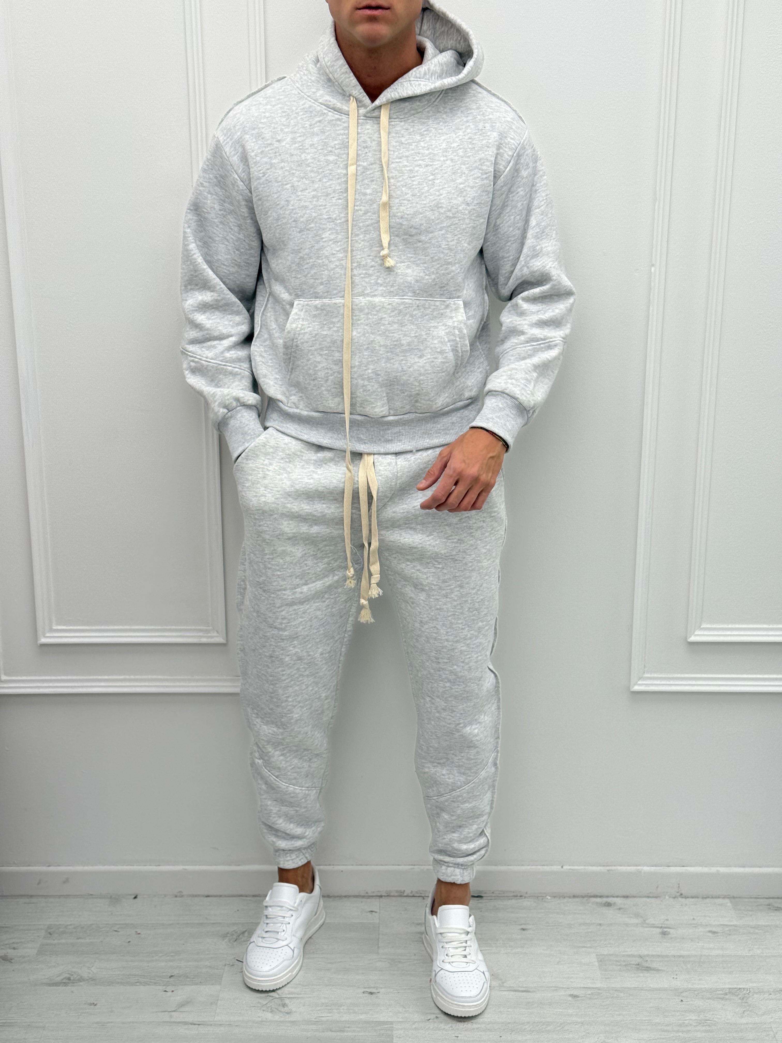 TUTA FELPATA RILIEVO - Colore bianco e rosa