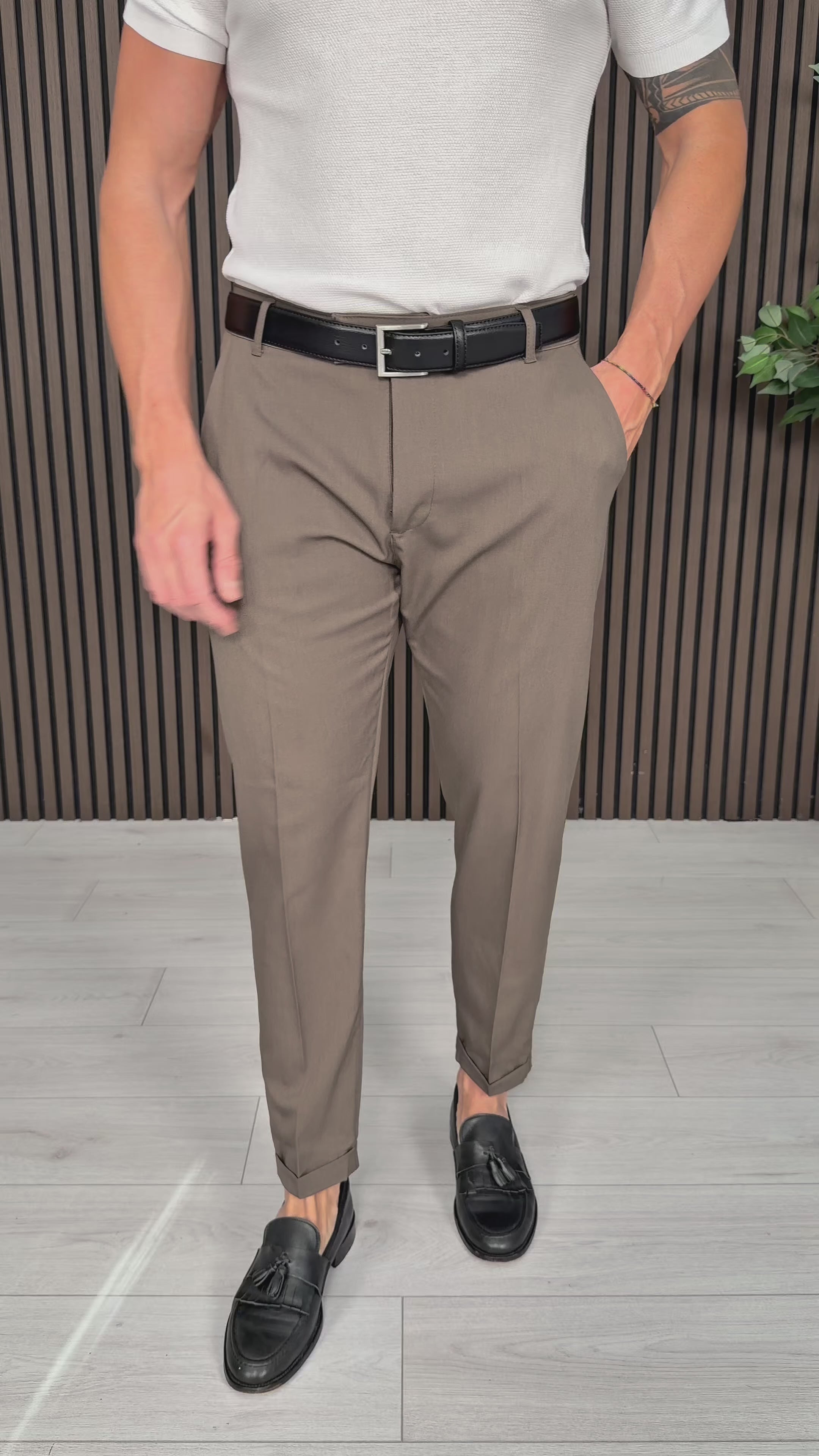 PANTALON MOD CAPRI BOUTON - POCHES ARRIÈRE
